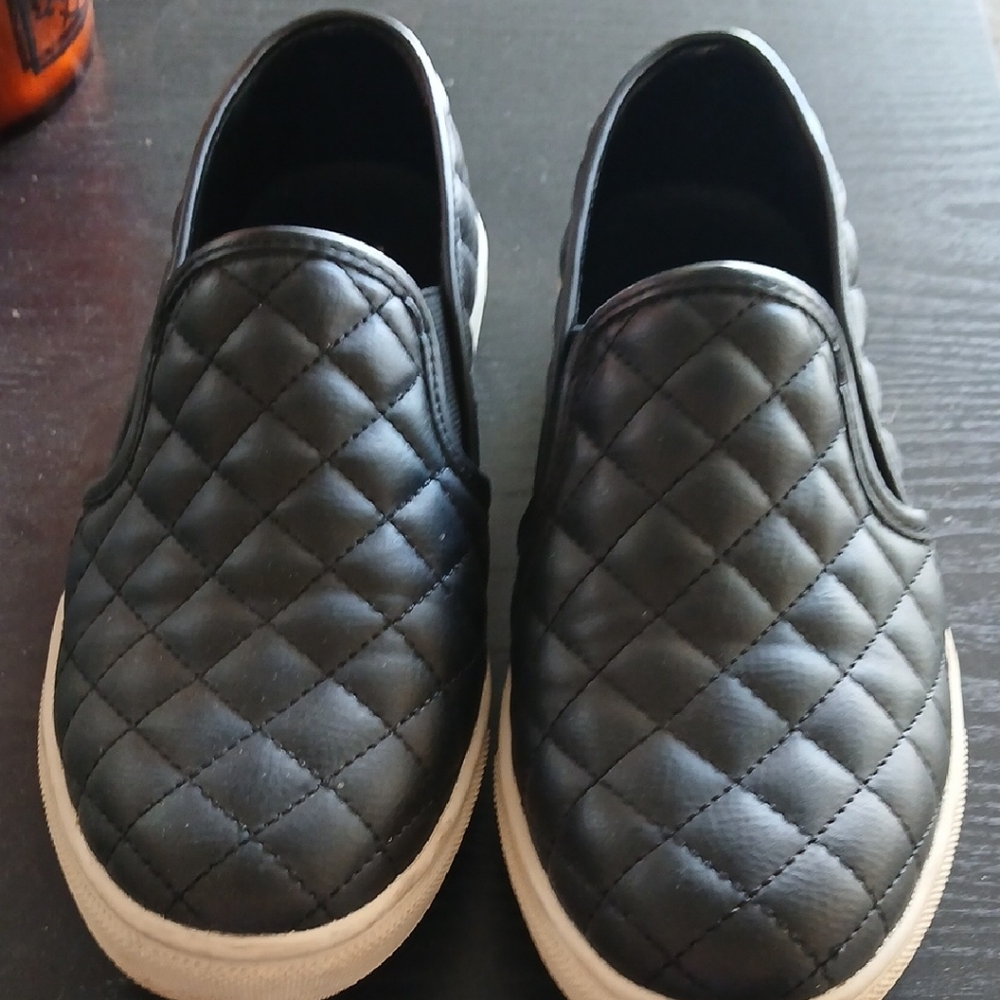 Womens STEVE MADDEN Elegant Black Quilted Slip-On Loafers
